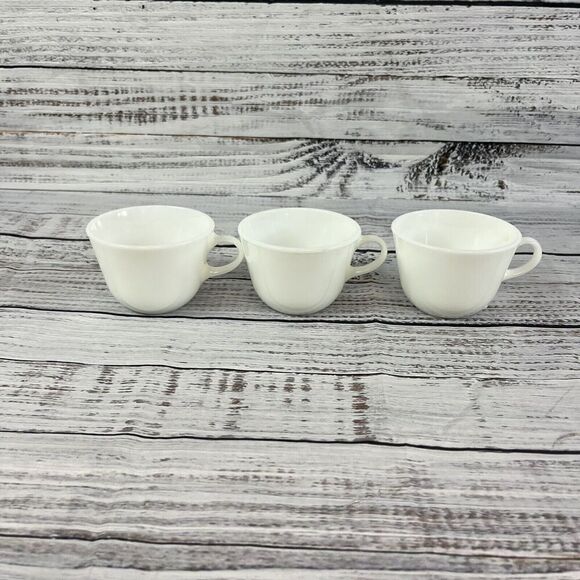 Vintage Pyrex Set of Three Solid White Tea Coffee Cups #18 #20 #24 - Picture 2 of 11